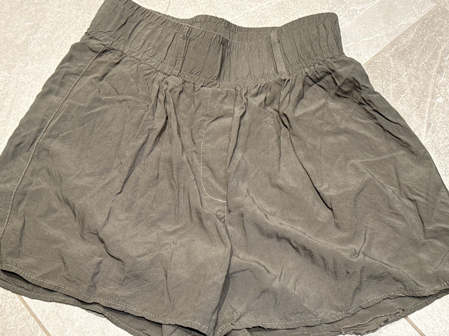Pantaloni: leichte kuftige Damen Shorts 38 – Usato da Amriswil venduto da used2use 1
