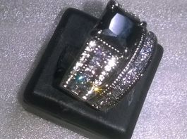 ring modeschmuck,,,,mit echt kristall,,,glanzig