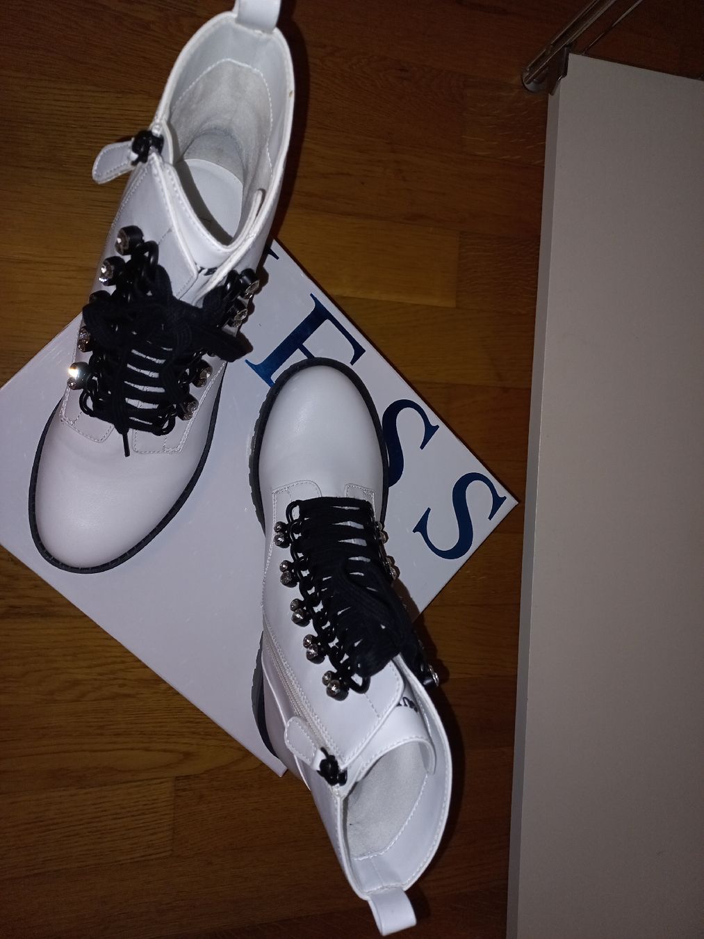 Guess Scarpe da donna: Guess Stiefel weiss – Nuovo e nell'imballaggio originale da Jona venduto da Mia94 2