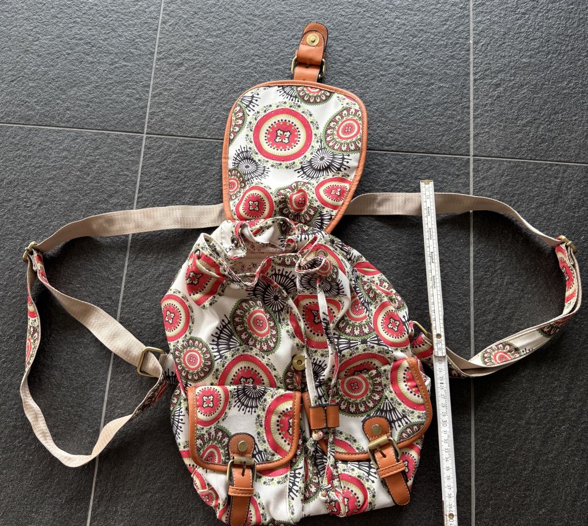 Borse & Zaini: Stoff-Rucksack mit Blumenmuster – Usato da Lüsslingen venduto da Geronimo66 1