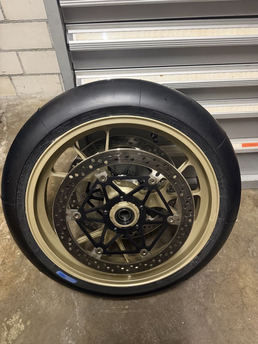 Pneumatici & Ruote complete: Ducati Panigale V4S Radsatz – Usato da Niederlenz venduto da alpha.t14 1
