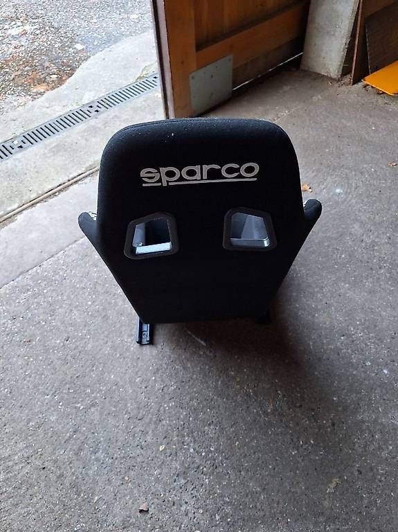 Tutti pezzi di ricambio auto: Sparco Rennsitz – Usato da Wahlen b. Laufen venduto da flo_9qj2 3