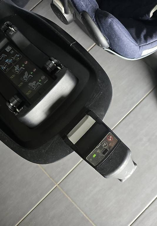 Seggiolini per auto: Pack Maxi-Cosi Pebble + Base ISOFIX 
 – Usato da Sion venduto da Keno444 1