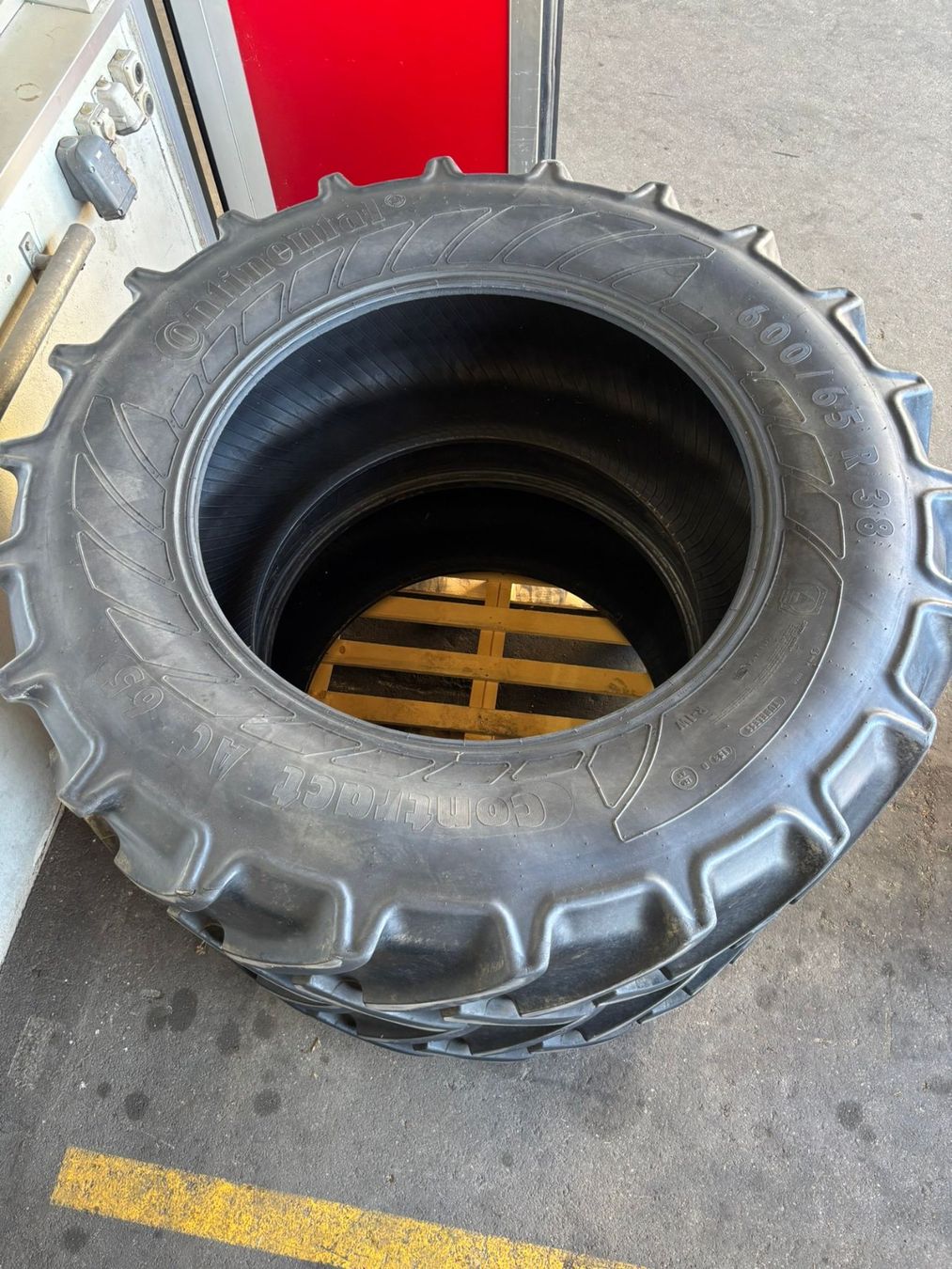 Continental Pneus & Kompletträder: Occ. Reifen 600/65 R38 – Gebraucht aus Ruswil von kurmann-technik 1