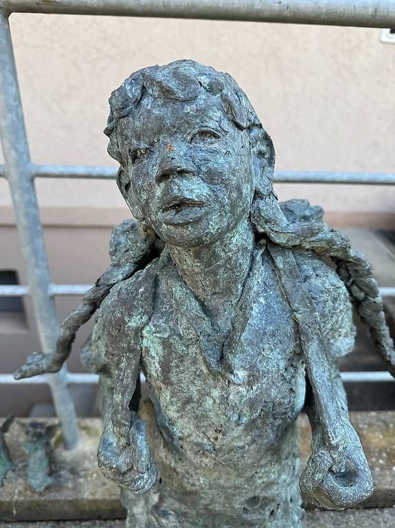 Statuette: Bronze Figur Schulmädchen – Usato da Merenschwand venduto da yogi2000 2