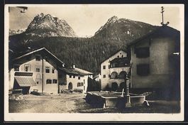 Schuls, Dorpflazt mit Piz Lischanna und 