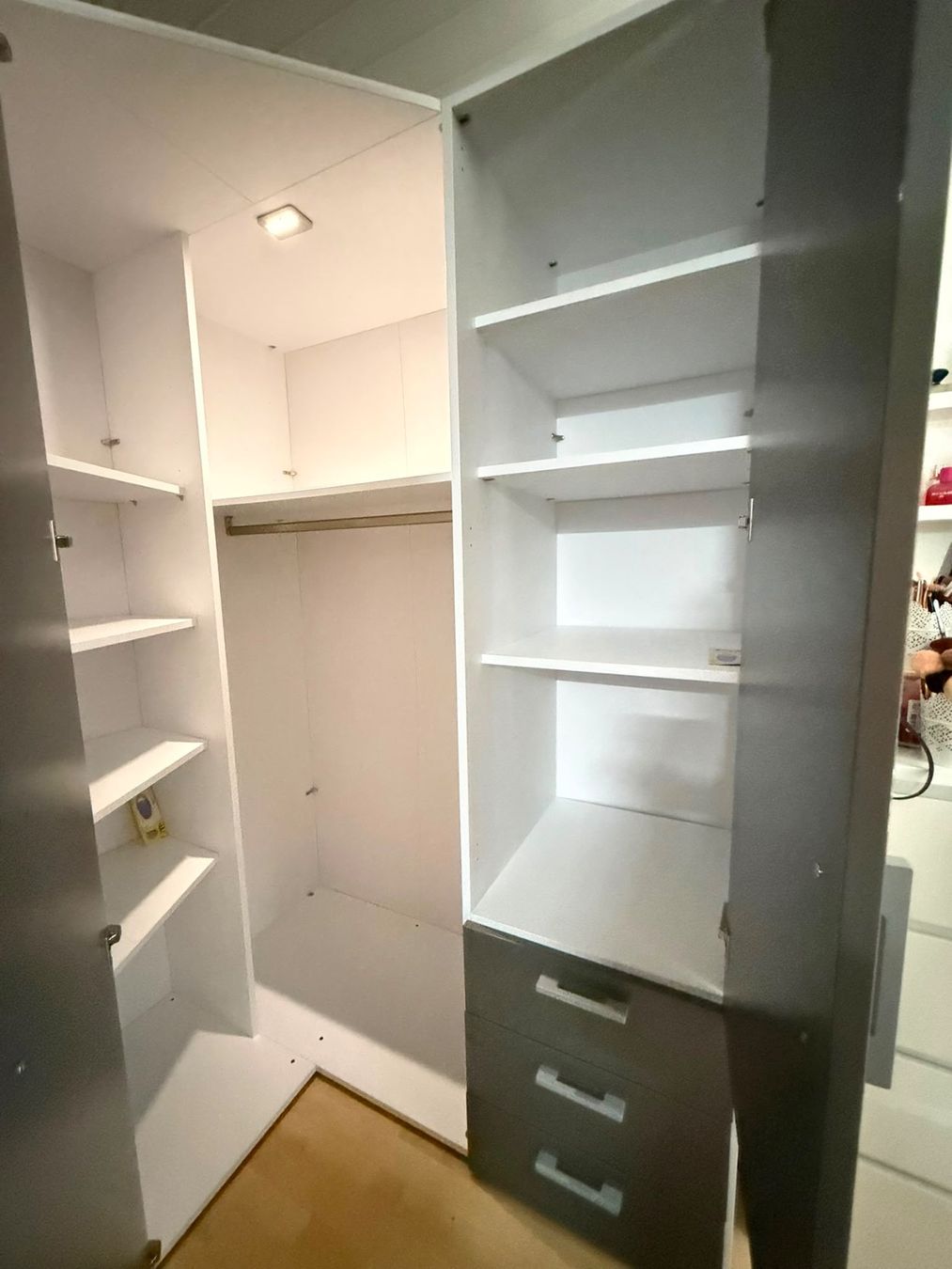 Schränke: Jugendzimmer LOOP Eckschrank / Eck-Kleiderschrank anthrazit – Gebraucht aus Unterkulm von Magoo16876 7