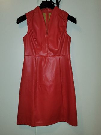 Rotes Kunstlederkleid, Robe en similicuir, similpel rosso