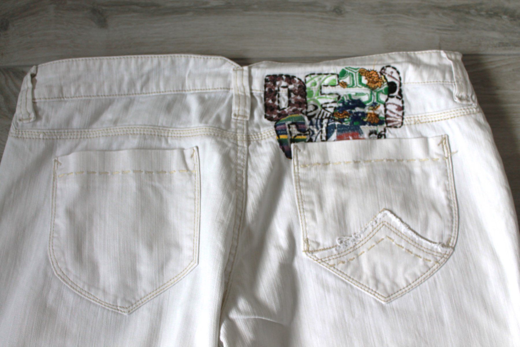 Desigual Pantaloni: Pantalon blanc DESIGUAL taille 44 – Usato da Chez-le-Bart venduto da jasse