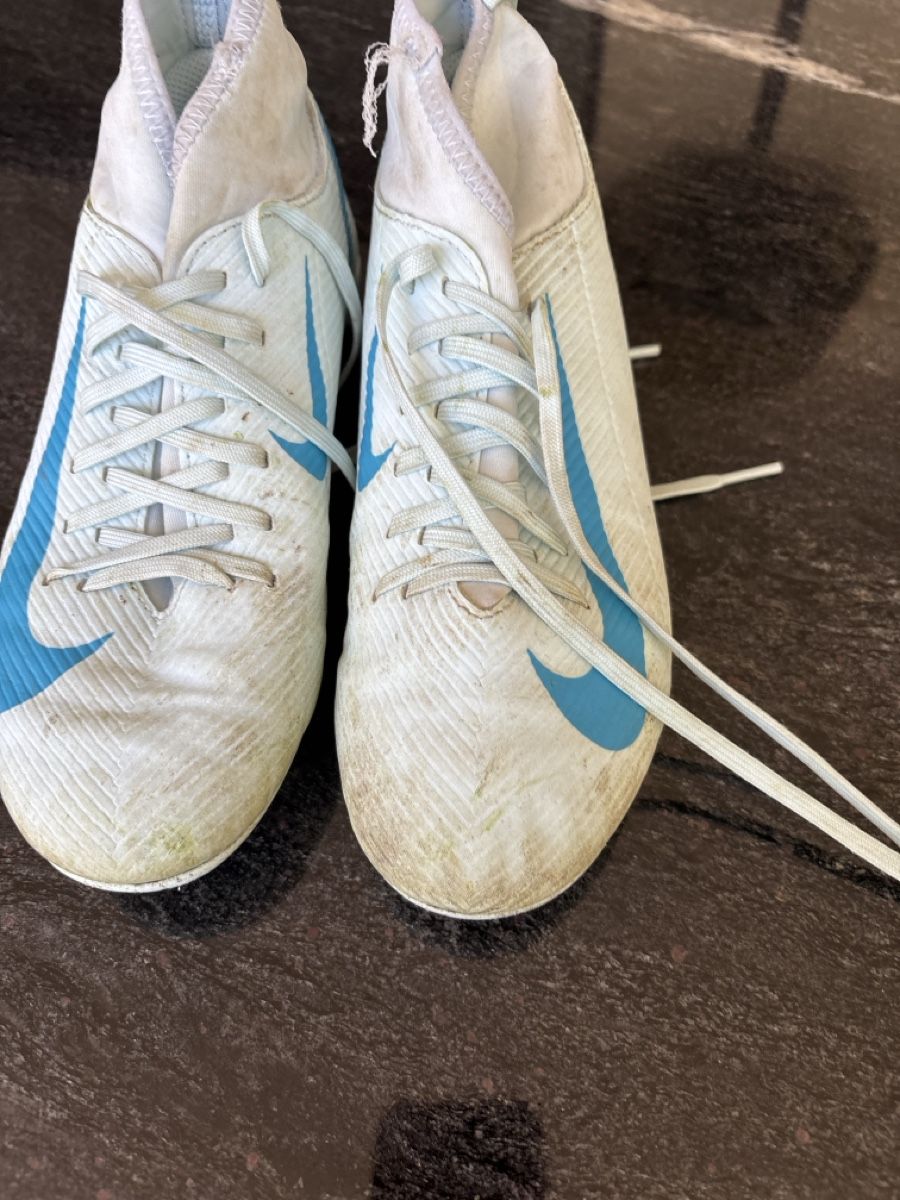 Chaussures garçon: Nike Fußballschuhe  – D'occasion à Salenstein par sehrgut