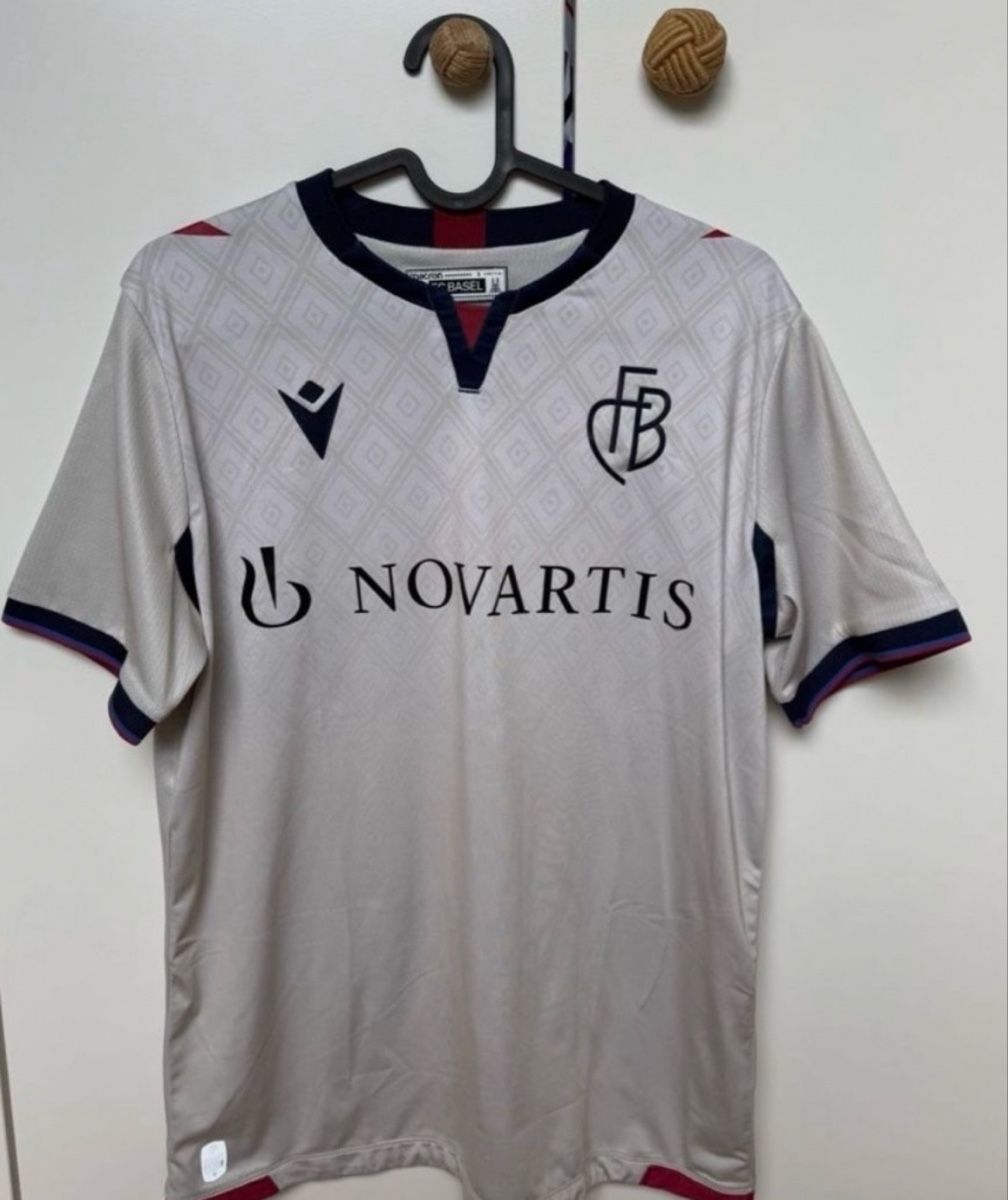 Canottiere & Pantaloni: Fc Basel Trikot Beige – Usato da Basel venduto da eli_n5yh