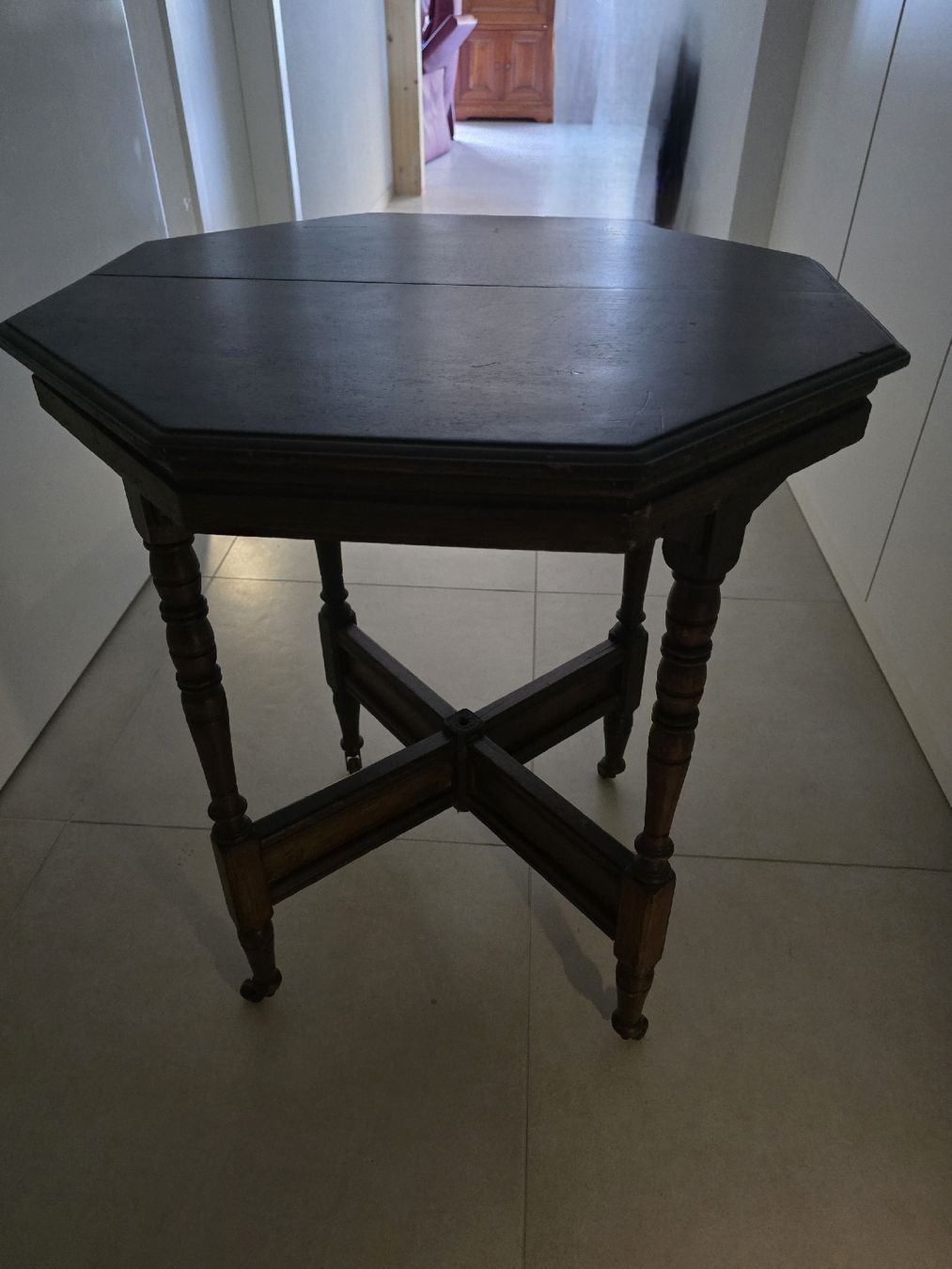 Tavoli: Table d'appoint octogonale antique – Usato da Vouvry venduto da Marr0