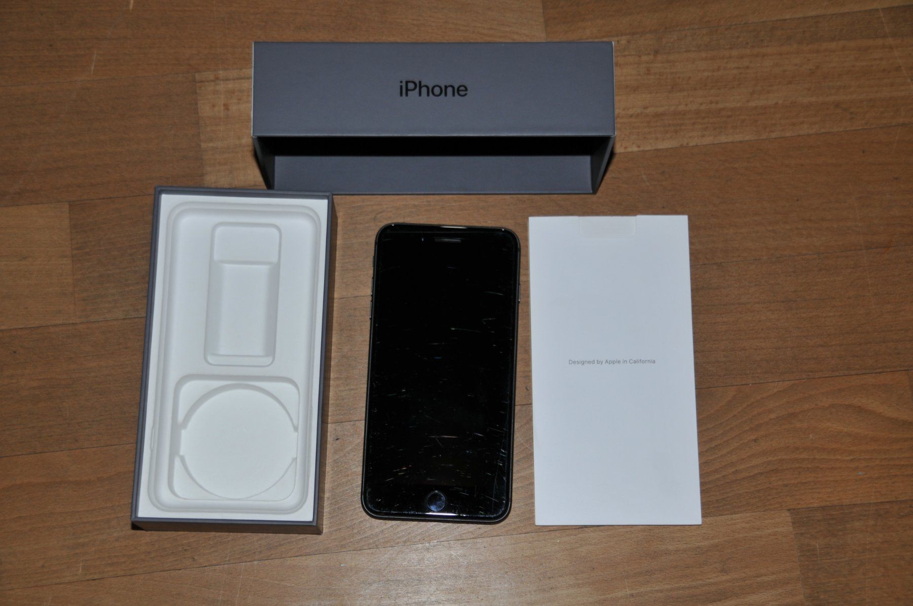 Apple Telefoni cellulari / Smartphones: Apple iPhone 8 Plus - Space Grey - 64 GB - Rückseite defekt – Usato da Winterthur venduto da Schwestere