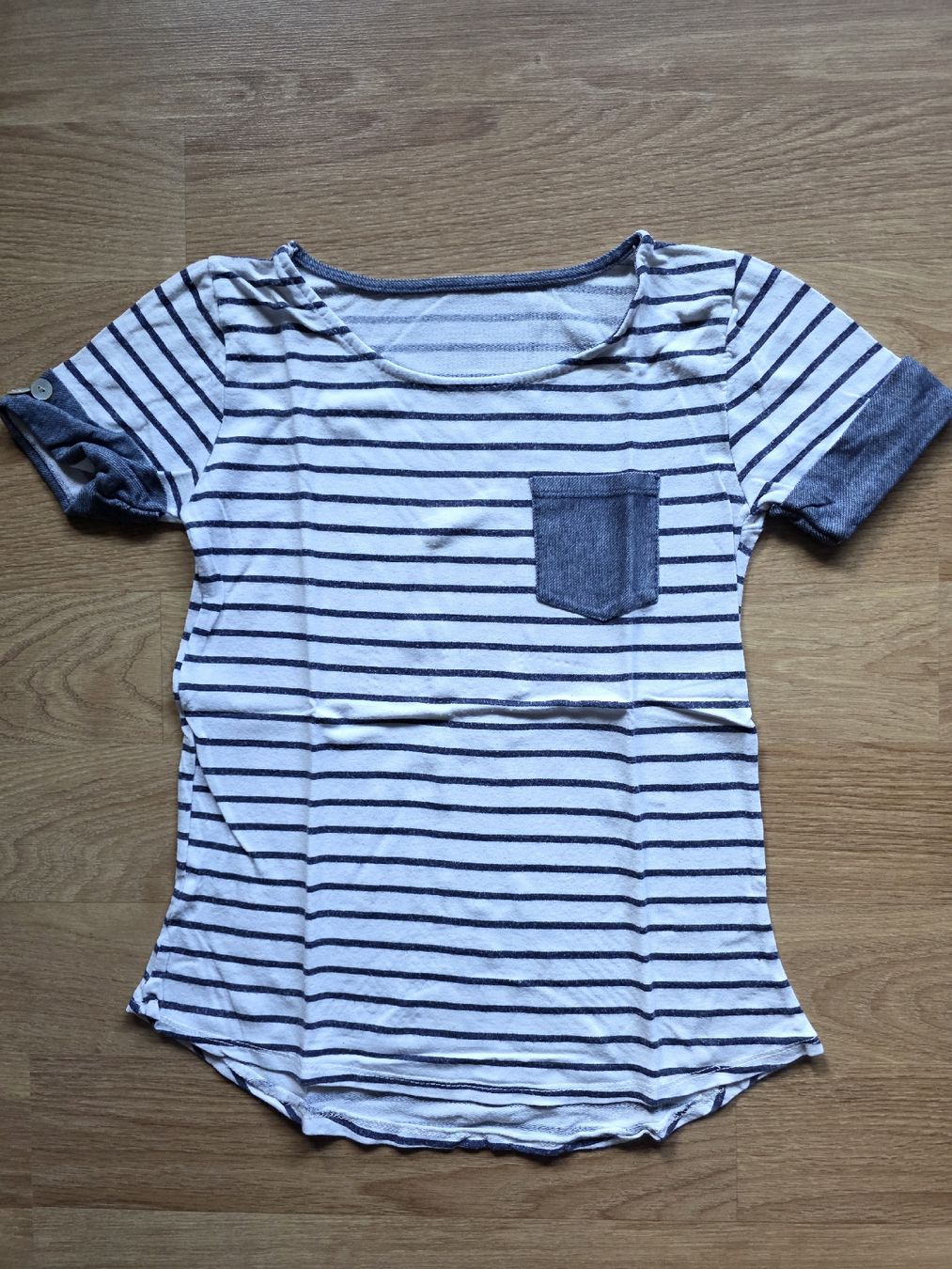 T-shirt: T-shirt rayé bleu et blanc – Usato da Crans-Montana venduto da eli_57z8