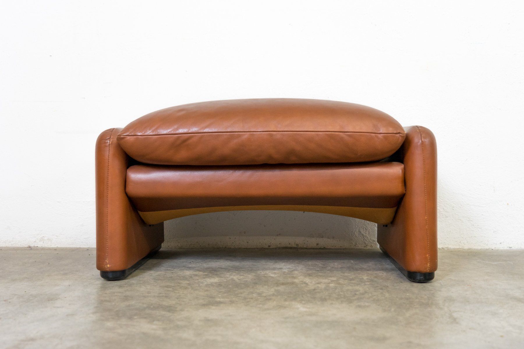 Hocker: Hocker Leder Vintage - Lieferung möglich – Gebraucht aus Schaffhausen von Studio-Ara 4