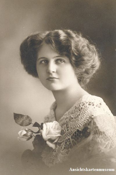 Cartoline postali: Hübsche Dame + 1916 – Usato da Emmenbrücke venduto da teestube