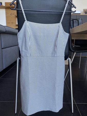 Robe courte Pull&Bear blanche lignée noir
