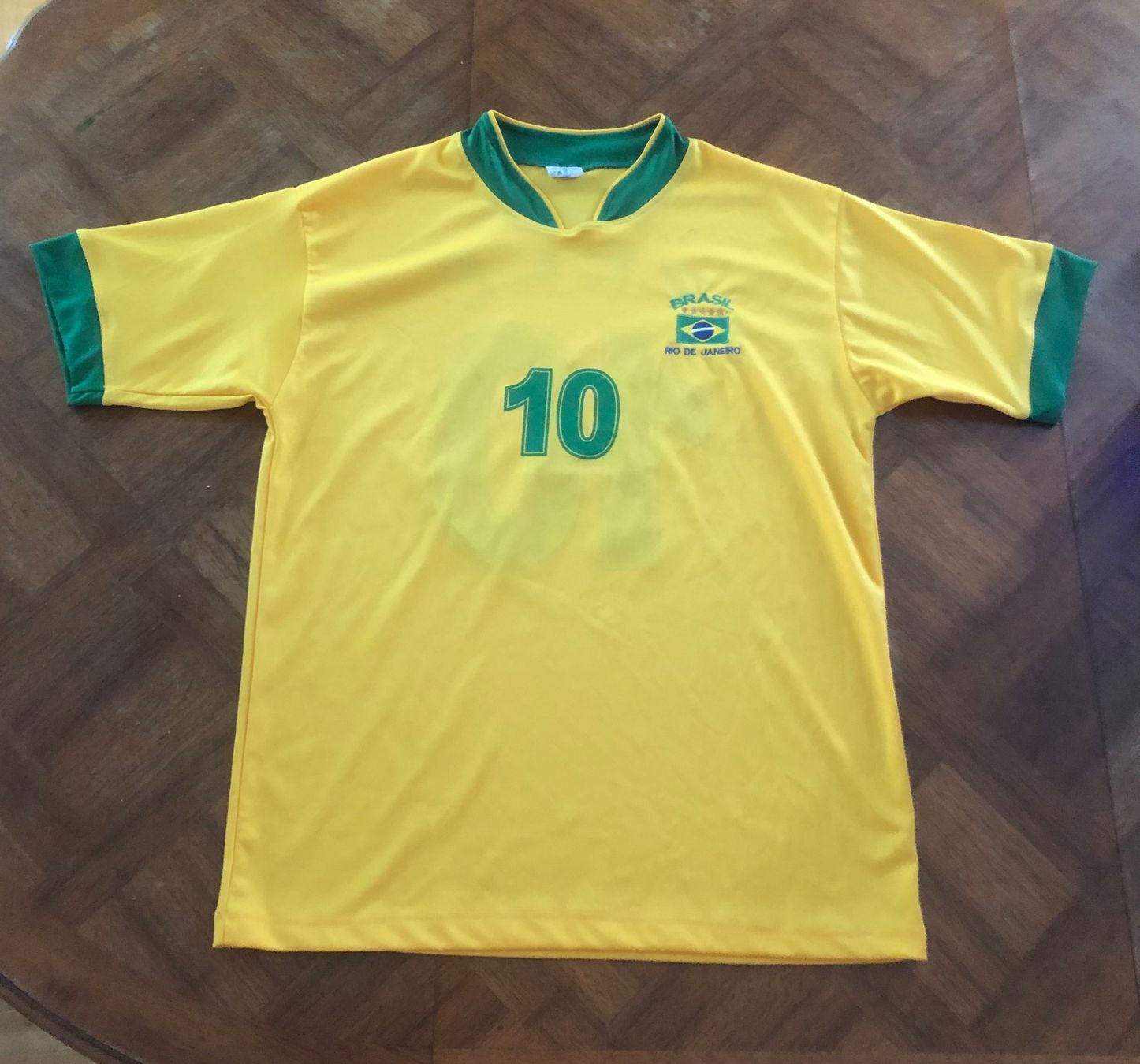 Leibchen & Hosen: Maillot Brésil 10 Pelé taille M Jaune – Gebraucht aus Corsier GE von SWmoderncards 1