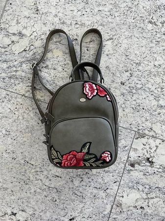 Piccolo zaino con decorazioni 