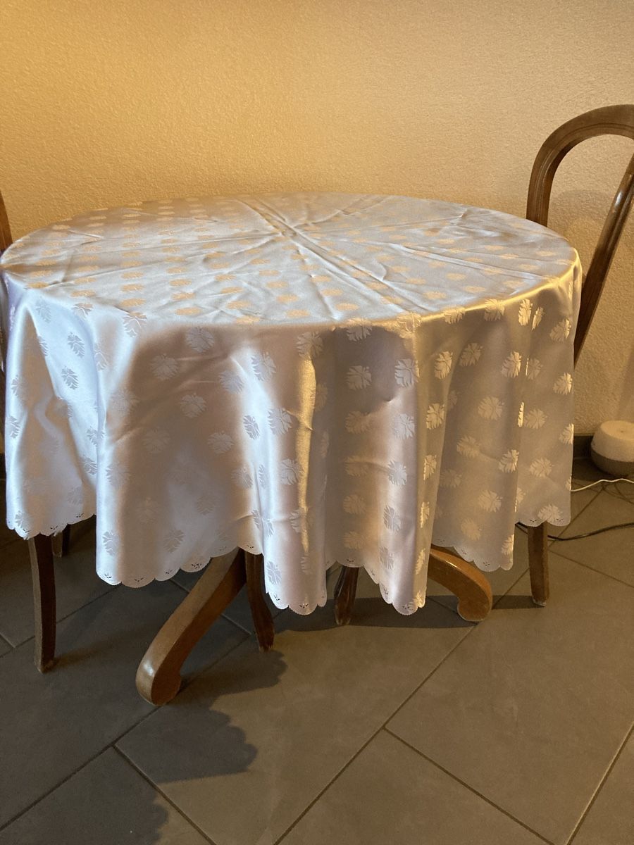 Altra biancheria da tavola: Tischdecke rund – Usato da Jaun venduto da walin2