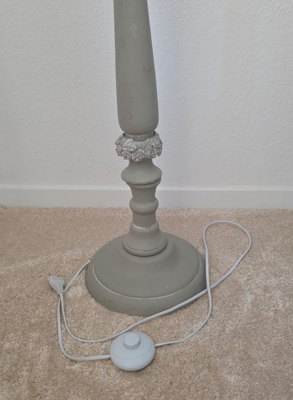 Pfister Lampade: Stehlampe grau mit Rosendekor und Stoffschirm – Usato da Rheinsulz venduto da Dred 5