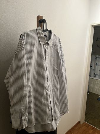 Hemd oversized, weiss mit blauen Nadelstreifen - Gr. L