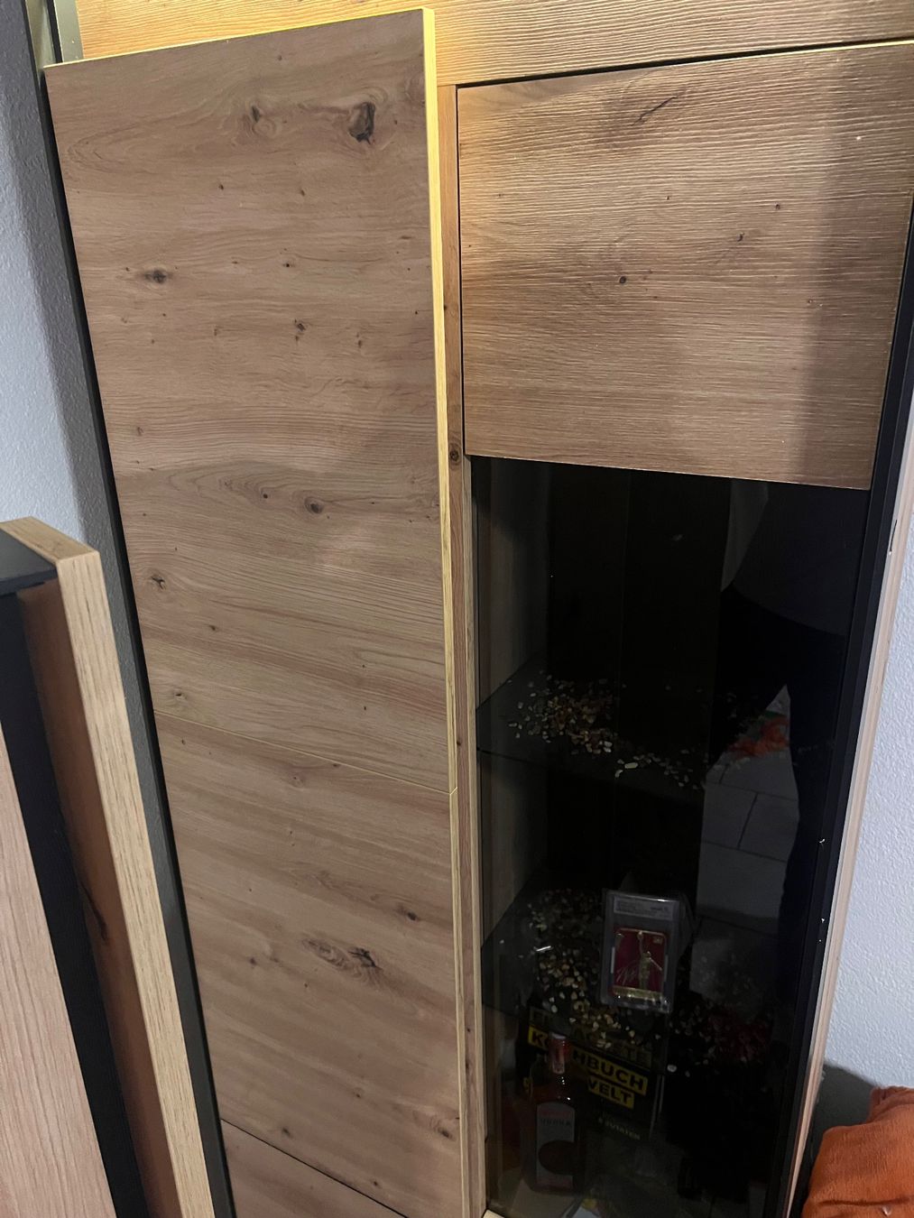 Armadi: Schrank mit passendem Wandregal – Usato da Lengnau AG venduto da Berni725