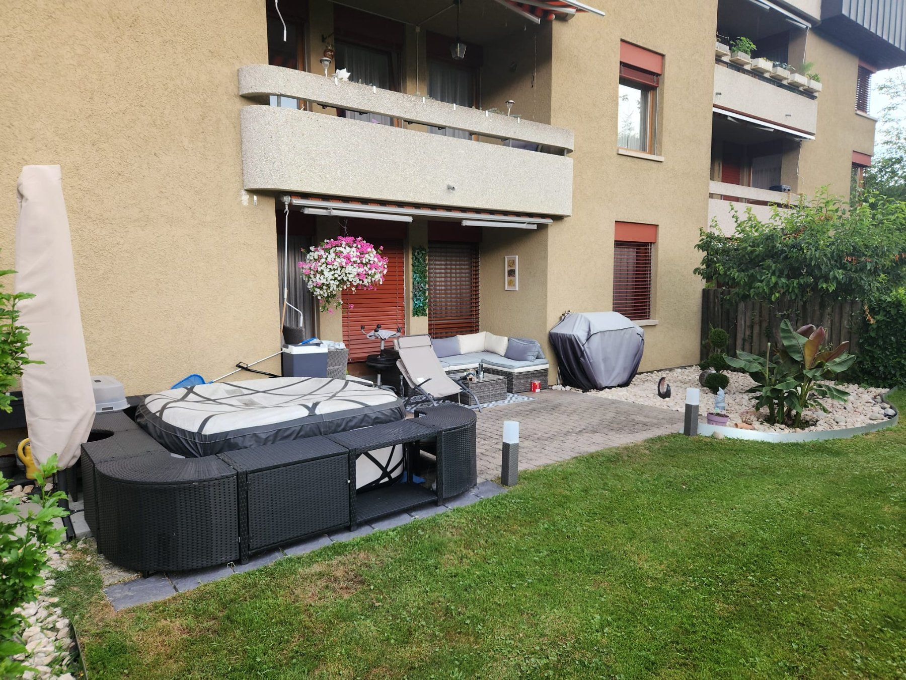 Whirlpool: Whirlpool mit Rattan Umrandung – Usato da Bischofszell venduto da LOCOS 5