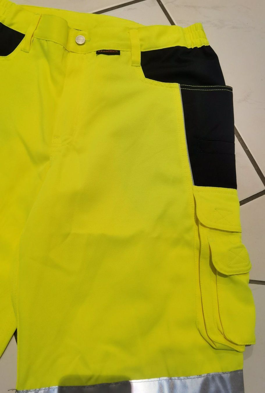 Pantaloni: Qualitex PRO 61936TW1 Warnschutz Arbeitsshorts Gr.44 – Nuovo e nell'imballaggio originale da Uerkheim venduto da Kaufoption 2