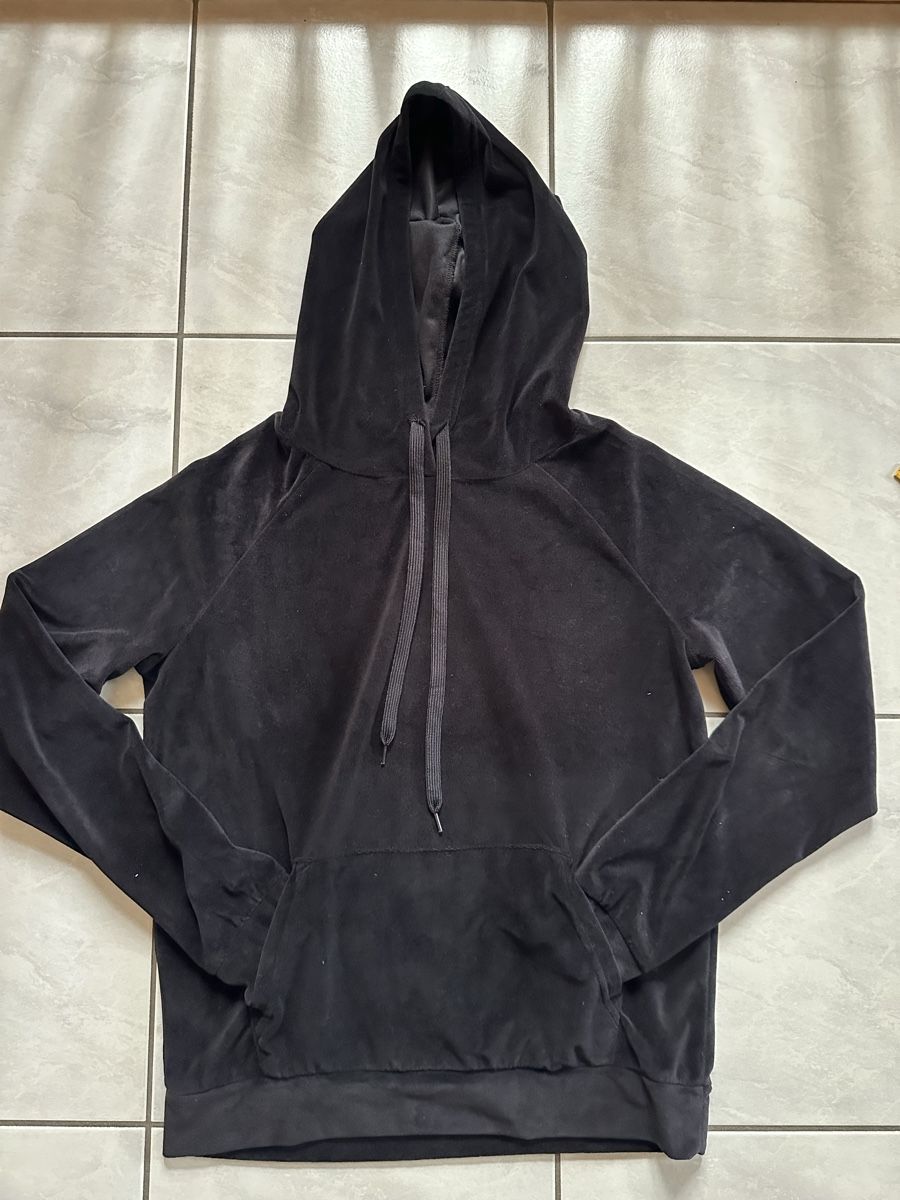 Pullover & Sweatshirts: Kapuzenpullover Samt Schwarz, guter Zustand – Gebraucht aus Hergiswil NW von kaufe_at_kaufmann 9