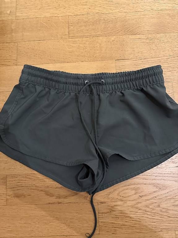 Badekleider & Bikinis: Mädchen Badehose – Gebraucht aus Naters von fafa5