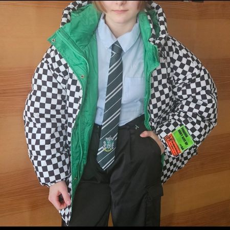 Schwarz-weisse Oversize Winterjacke mit Karomuster