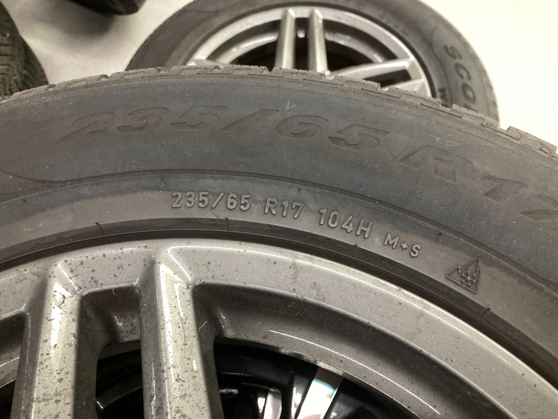Audi Pneumatici & Ruote complete: Audi Q5 Winterräder 235/65R17 – Usato da Cham venduto da WB2223 5