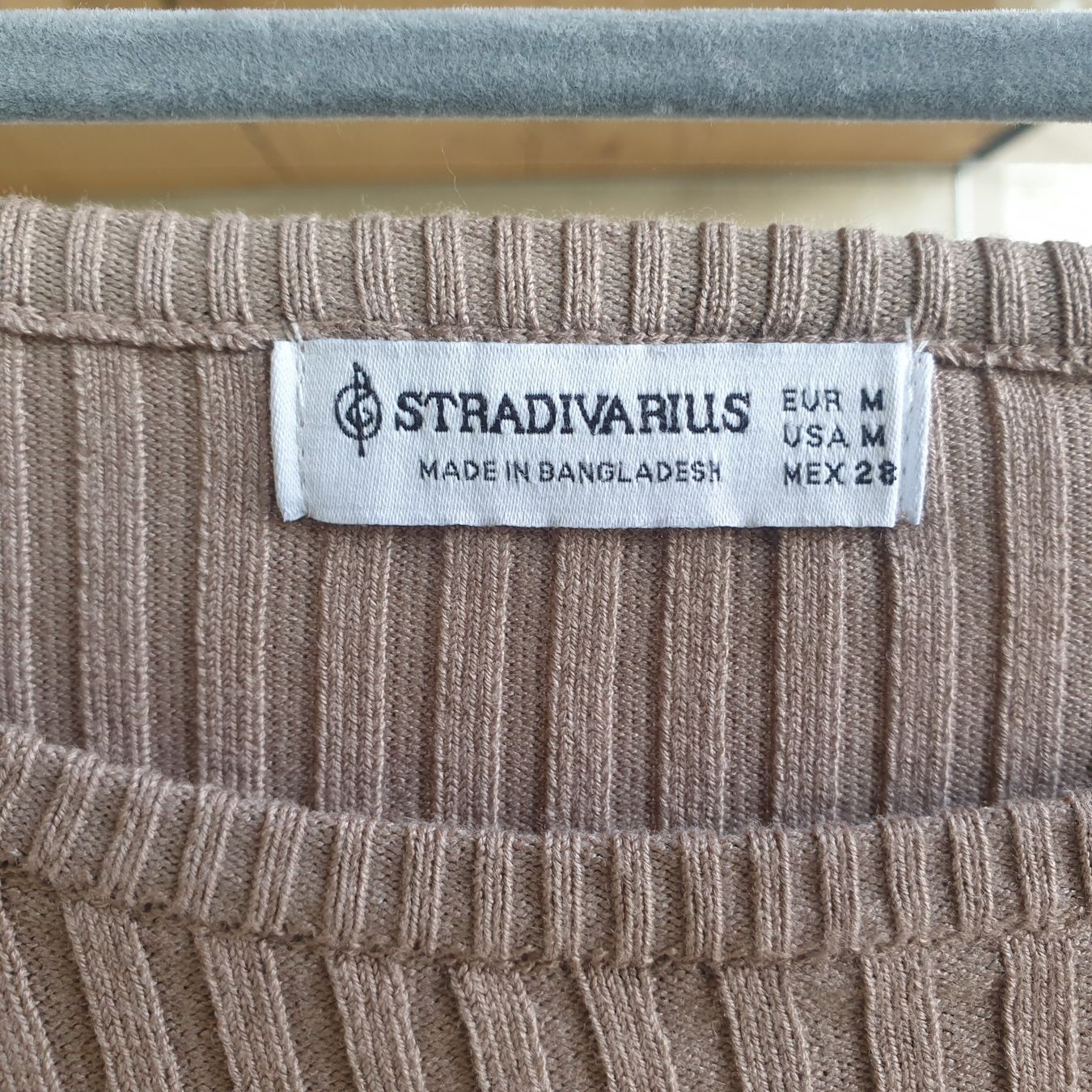 Stradivarius Maglioni & Felpe: 🐸 STRADIVARIUS VISKOSE PULLOVER M – Nuovo (secondo la descrizione) da Môtier (Vully) venduto da Frogs 1