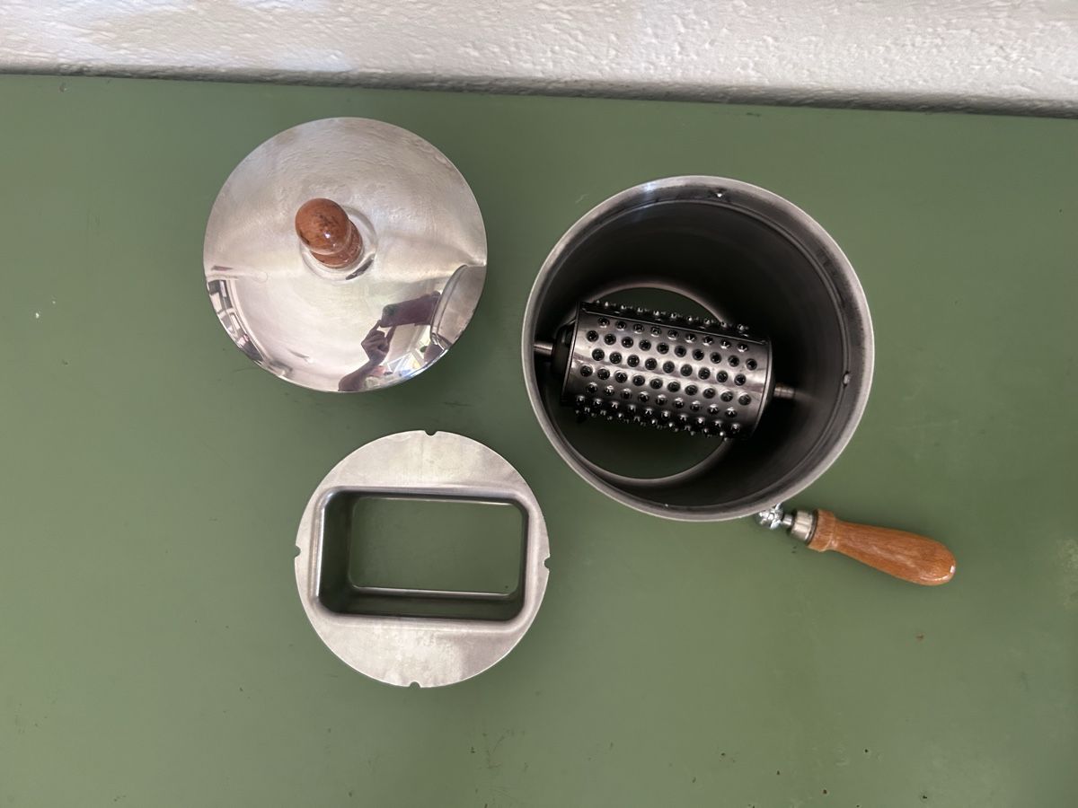 Elettrodomestici da cucina: Käsereibe Reibe Raffel  – Usato da Zürich venduto da ann_9fv5 4