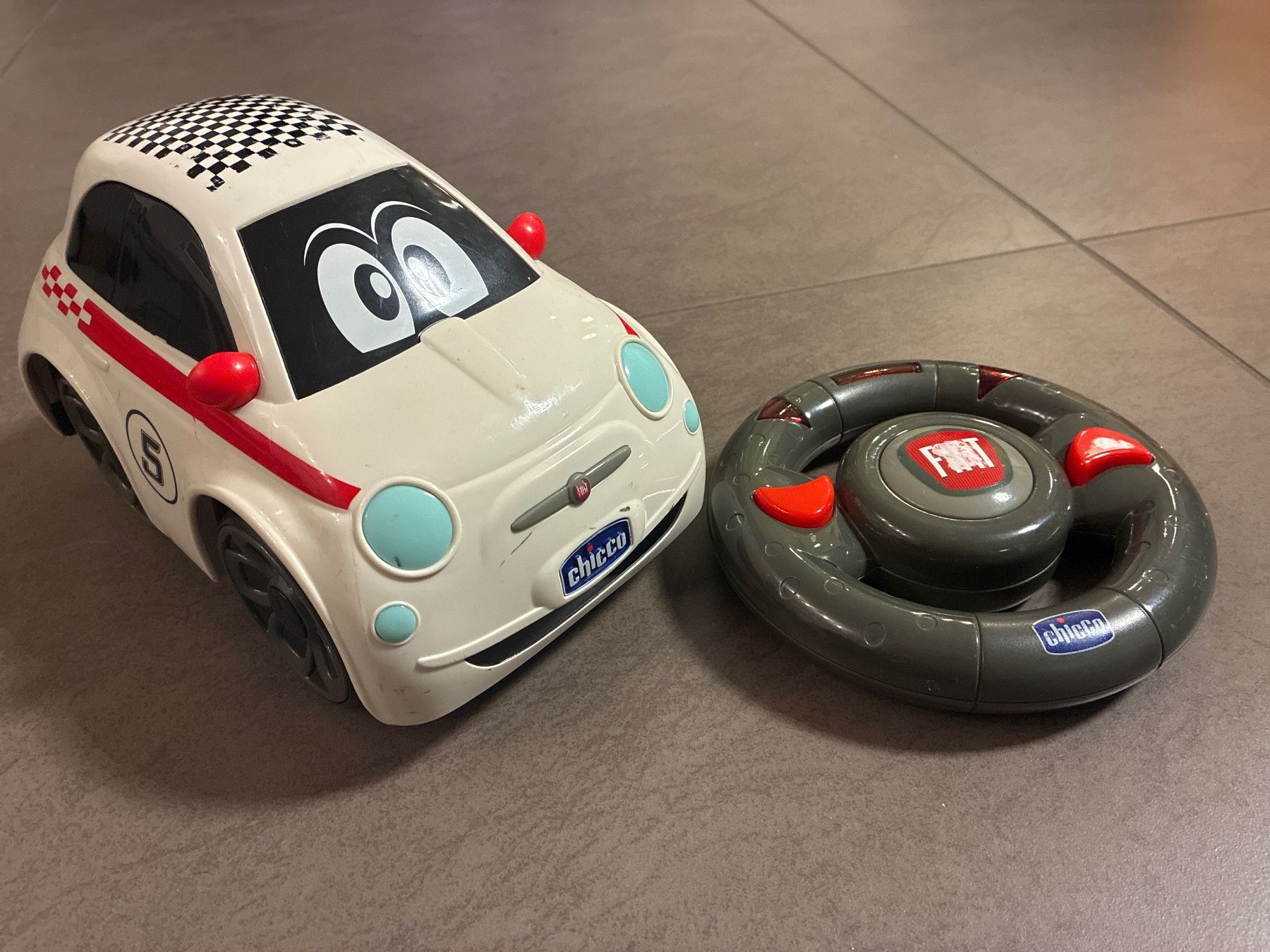 Giocattoli: Ferngesteuertes Auto Fiat 500 Chicco – Usato da Guntershausen venduto da Gloominati