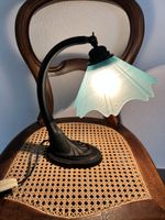Art Déco / Jugendstil Stil Tischlampe mit Milchglas Schirm