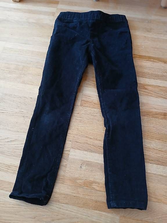 H&M Hosen: Cordjeggins Gr 110 H+M – Gebraucht aus Münchwilen TG von miwirz