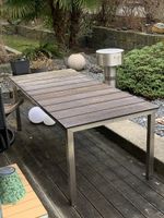 Gartentisch mit sechs Stühlen