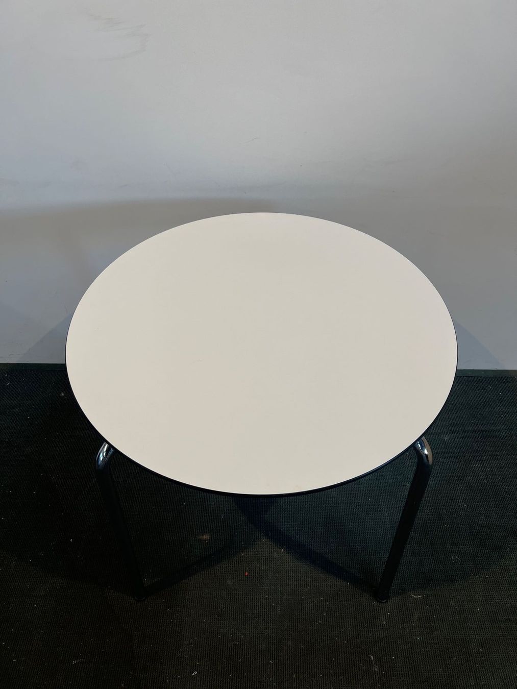 Vitra Tische: 003 VITRA Hal Designertisch – Gebraucht aus Wangen an der Aare von TBYN 1