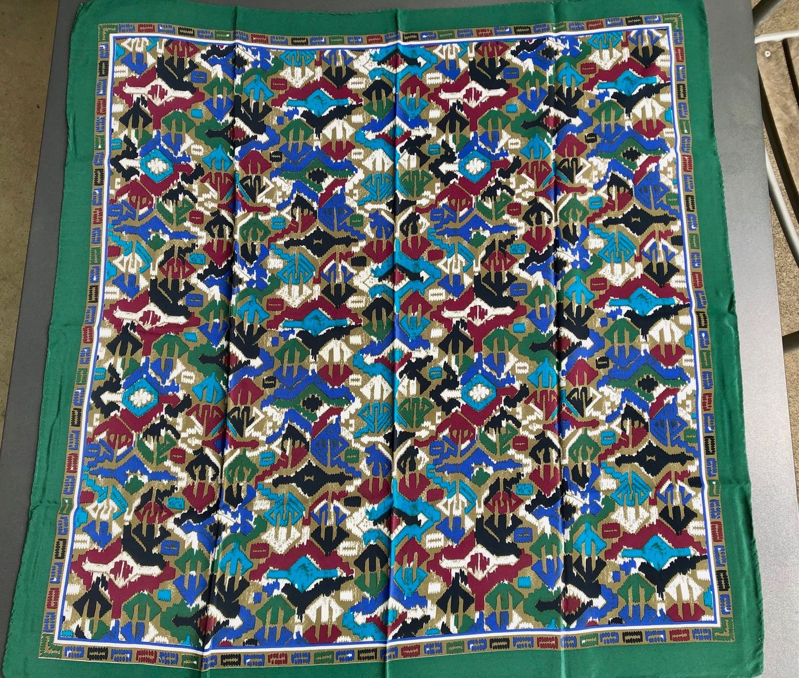Foulard & Sciarpe: Seidenfoulard – Usato da Winterthur venduto da Barunggeli