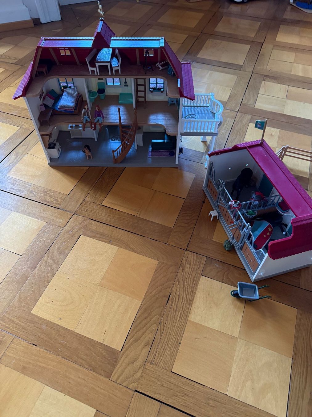Schleich Spielzeuge: Schleich Haus mit Stall – Gebraucht aus ZÜRICH von Soraone1 4