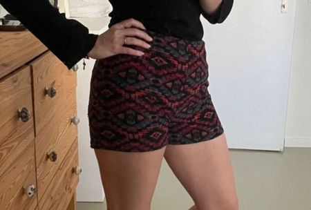 Superbe short taille haute effet tapisserie / Shorts Gr. M