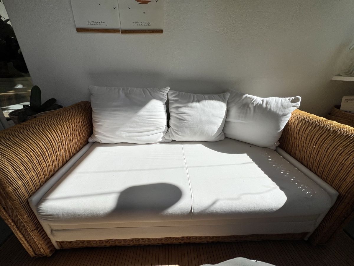 Divani: Rattan Schlaf-Sofa, echt Holz, – Usato da Zürich venduto da anna-anna123 2