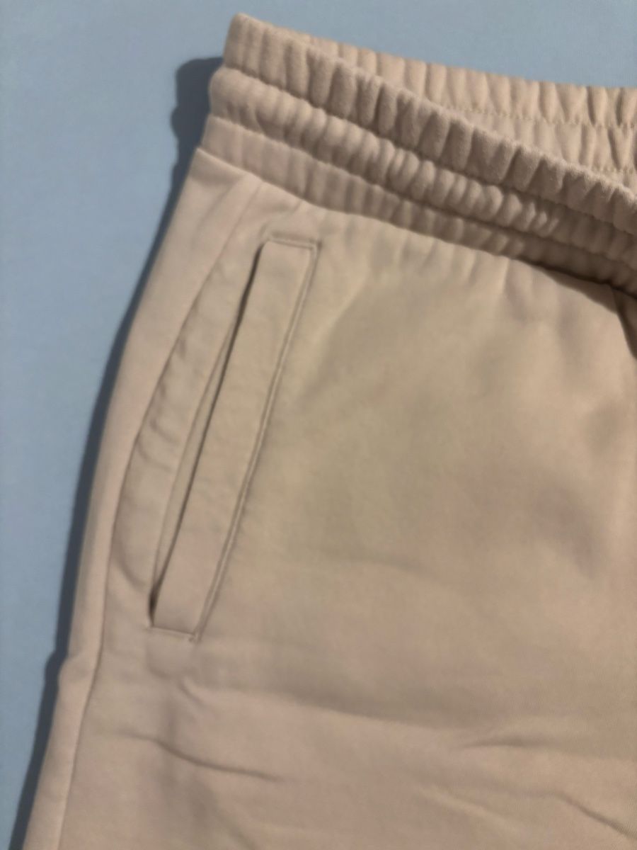 H&M Pantaloni: Short H&M beige – Nuovo e nell'imballaggio originale da Chêne-Bougeries venduto da sor_9rzp 2