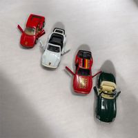 4 Modellautos Ferrari Porsche Jaguar – Metall – ca. 1:36 