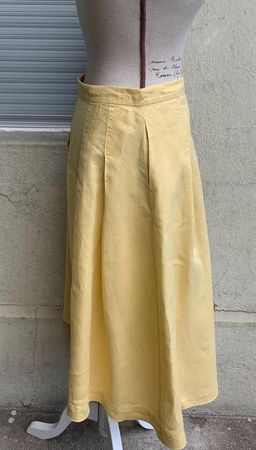 Splendide jupe 100%lin jaune BENETTON légers plis t.34