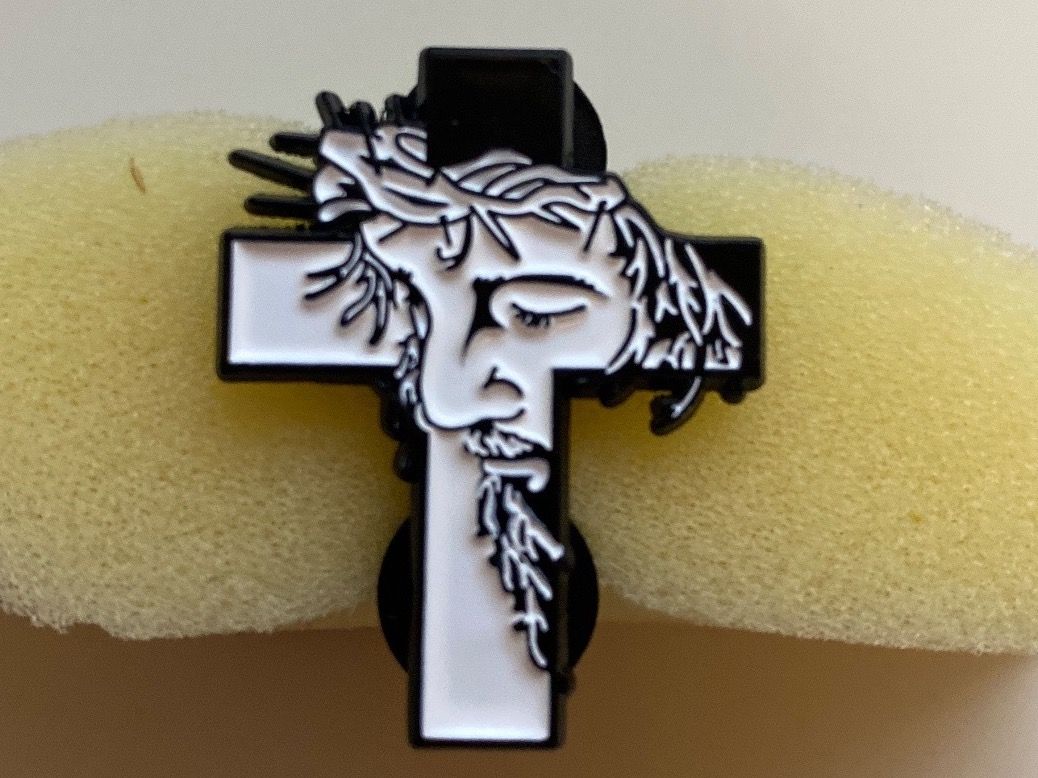 Placchette & Badge: PIN'S - CROIX AVEC CHRIST – Nuovo (secondo la descrizione) da Le Brassus venduto da cinema13