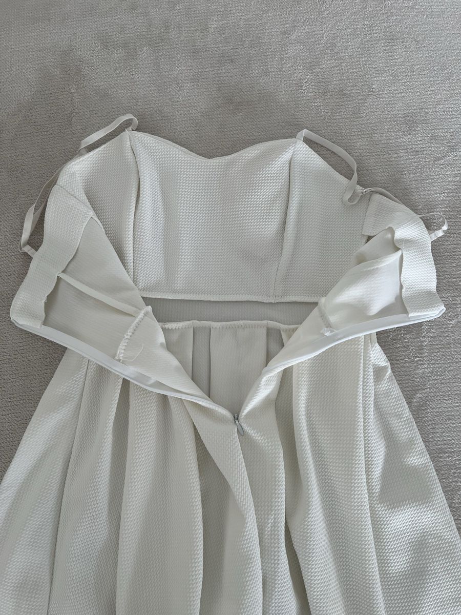 Kleider: Weisses Sommerkleid - Elegant und Luftig – Gebraucht aus Zofingen von .AE. 2
