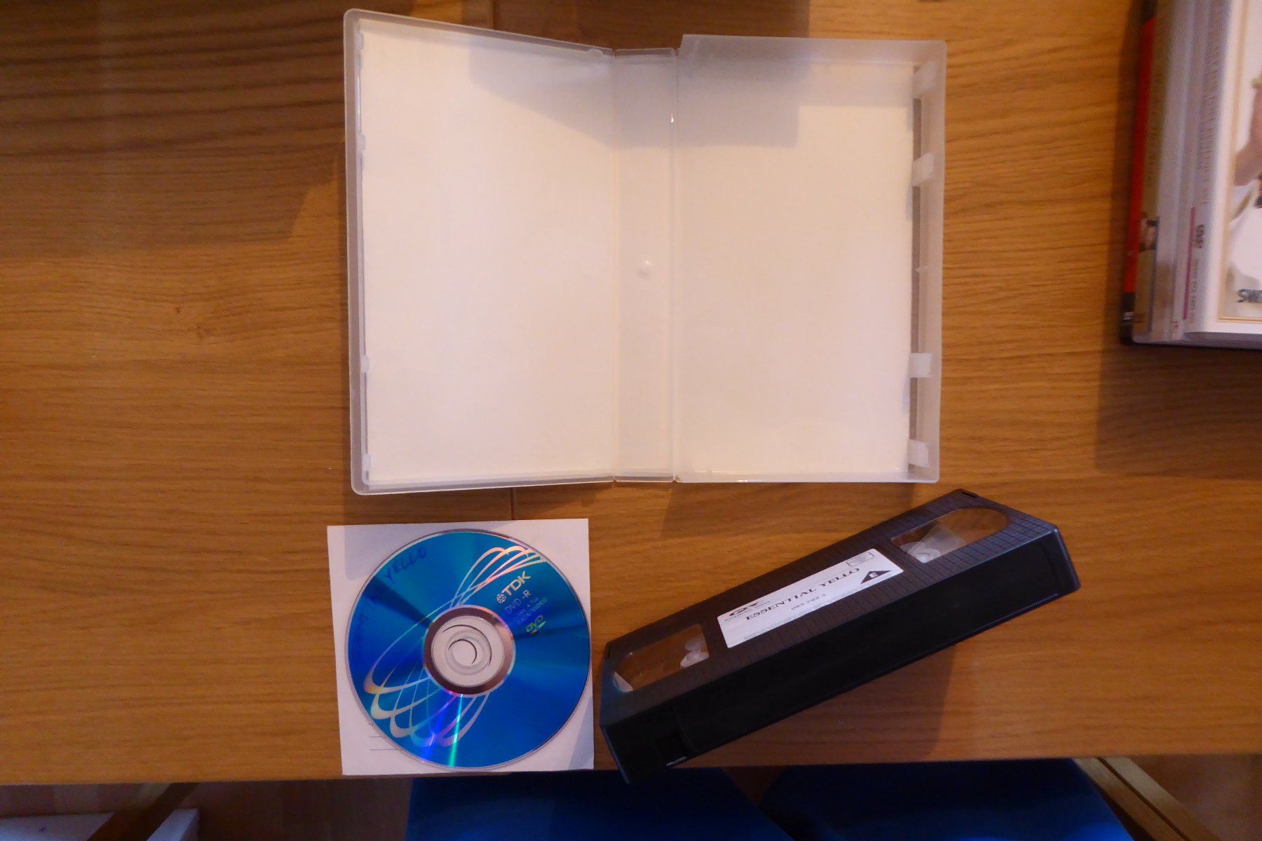 Tutti i VHS: VHS Yello essentials mit Backup DVD – Usato da Allschwil venduto da Summelsarium 4